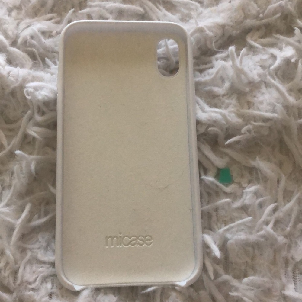 Got this for my phone but it’s too big. Never used